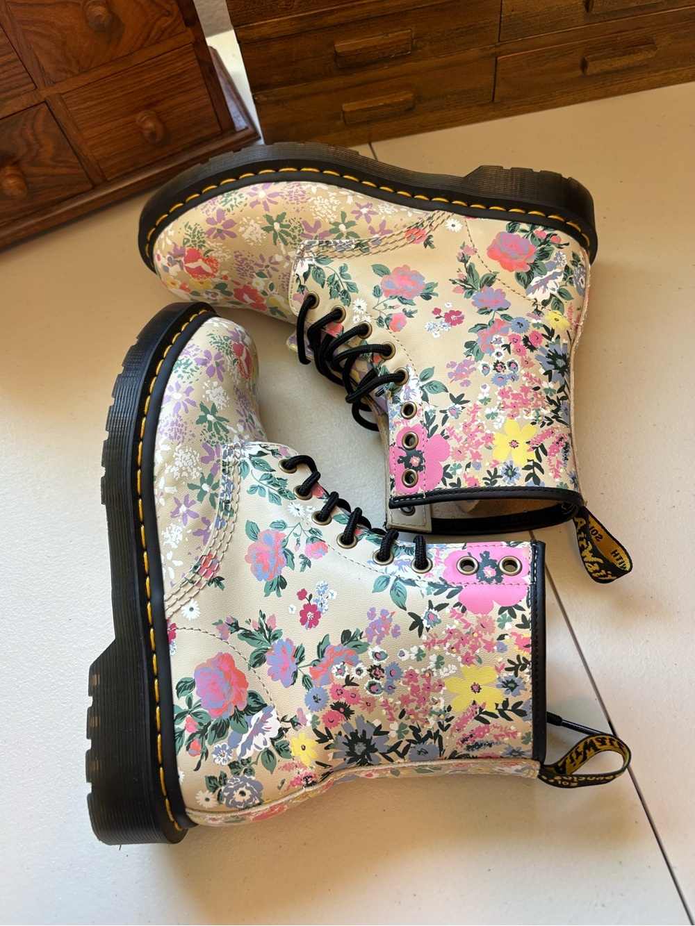 Dr. Martens 1460 Floral Mash Up Backhand boots size 8 - Picture 6 of 8